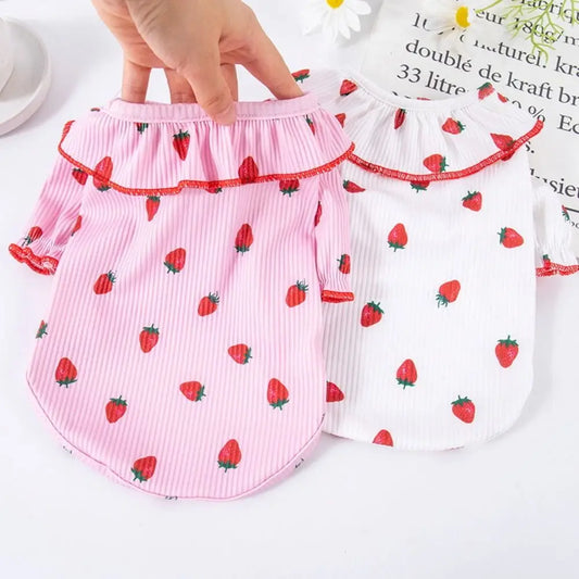 Suministros para mascotas: Camiseta con base de fresa para mascotas, ropa transpirable y a la moda, falda suave para gatos y gatitos.